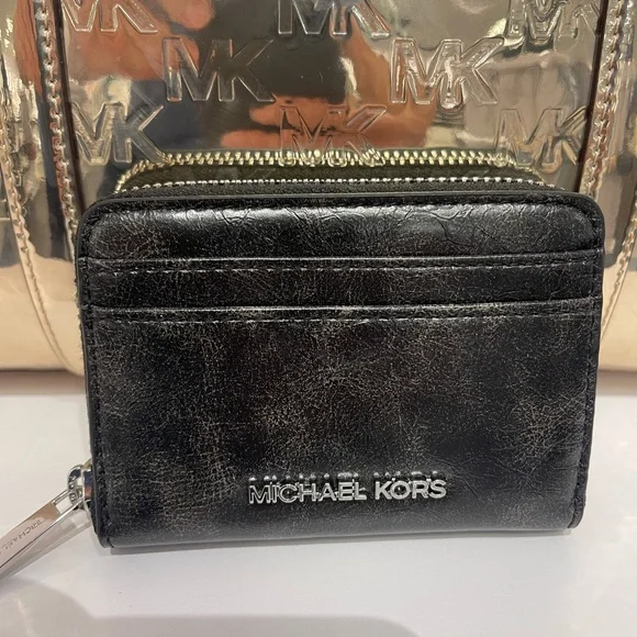 MICHAEL KORS Jet Set Medium Distressed Zip Around Card Case
Black 
NWT - Picture 2 of 16